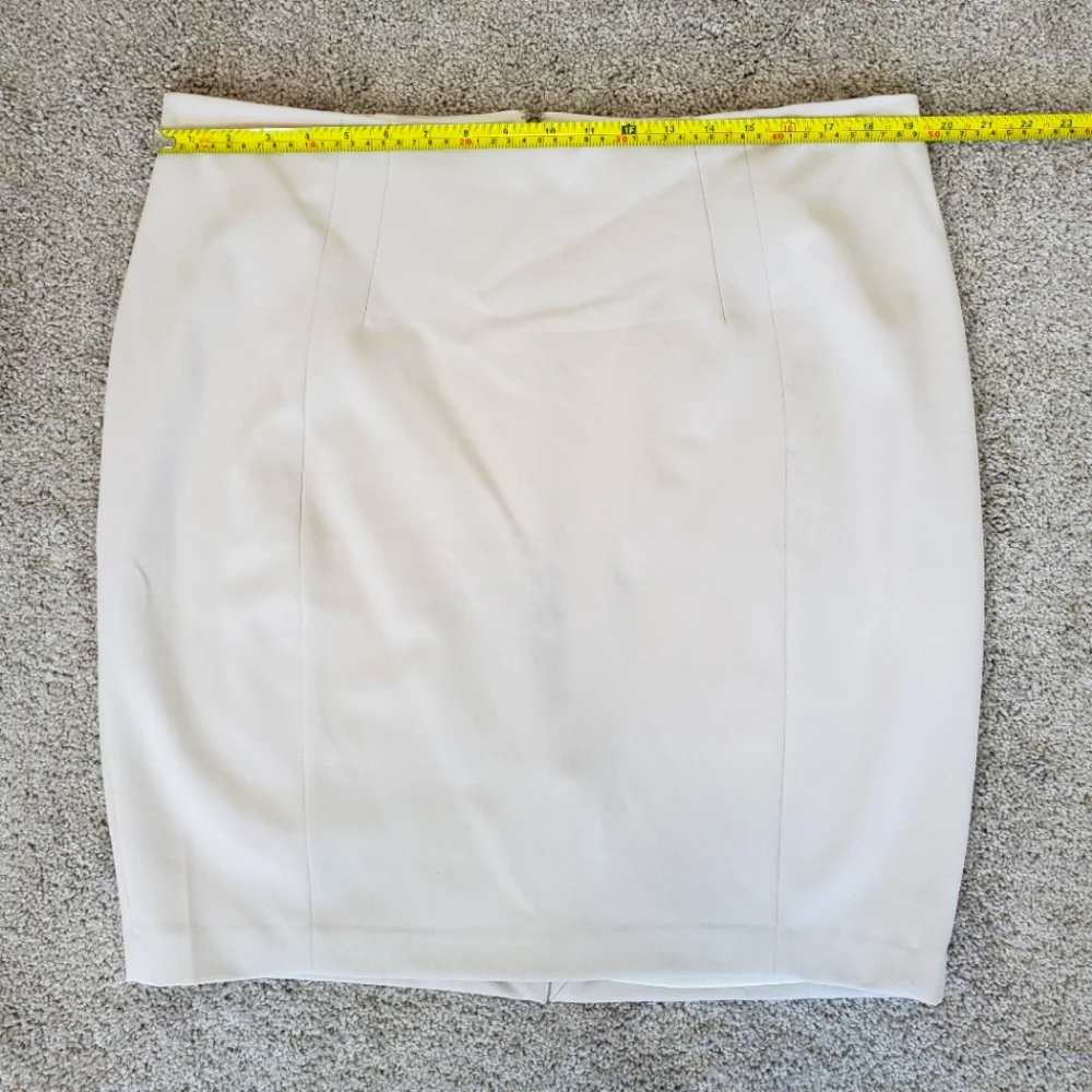 Express Women's Skirt, Cream (Size 16) - Picture 6 of 7